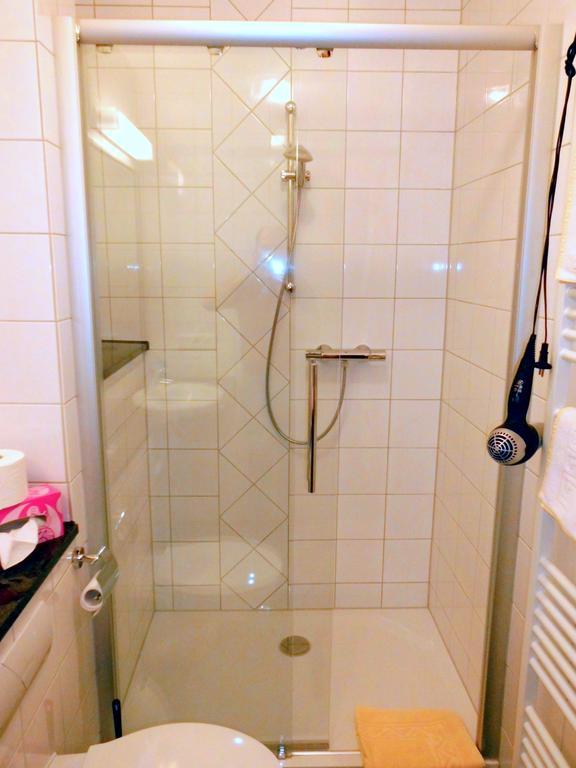 Hotel Haus Hellhohl Garni 브릴온 객실 사진